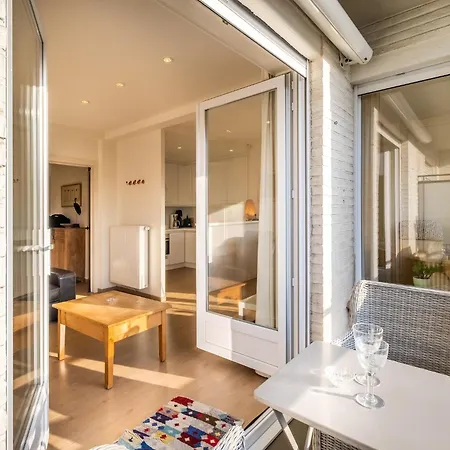 In With Side Sea View, Cleaning Included Apartment Koksijde